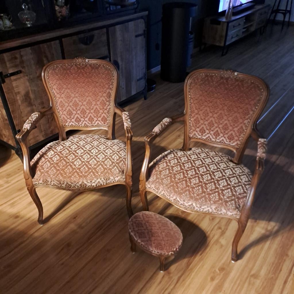 Mooi nette stoelen  met stoofje, Antiek en Kunst, Antiek | Meubels | Stoelen en Banken, Ophalen