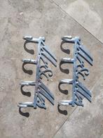 Twee metalen kledinghaken Mr & Mrs, Huis en Inrichting, Wandhaken, Ophalen of Verzenden, Zo goed als nieuw, Minder dan 100 cm