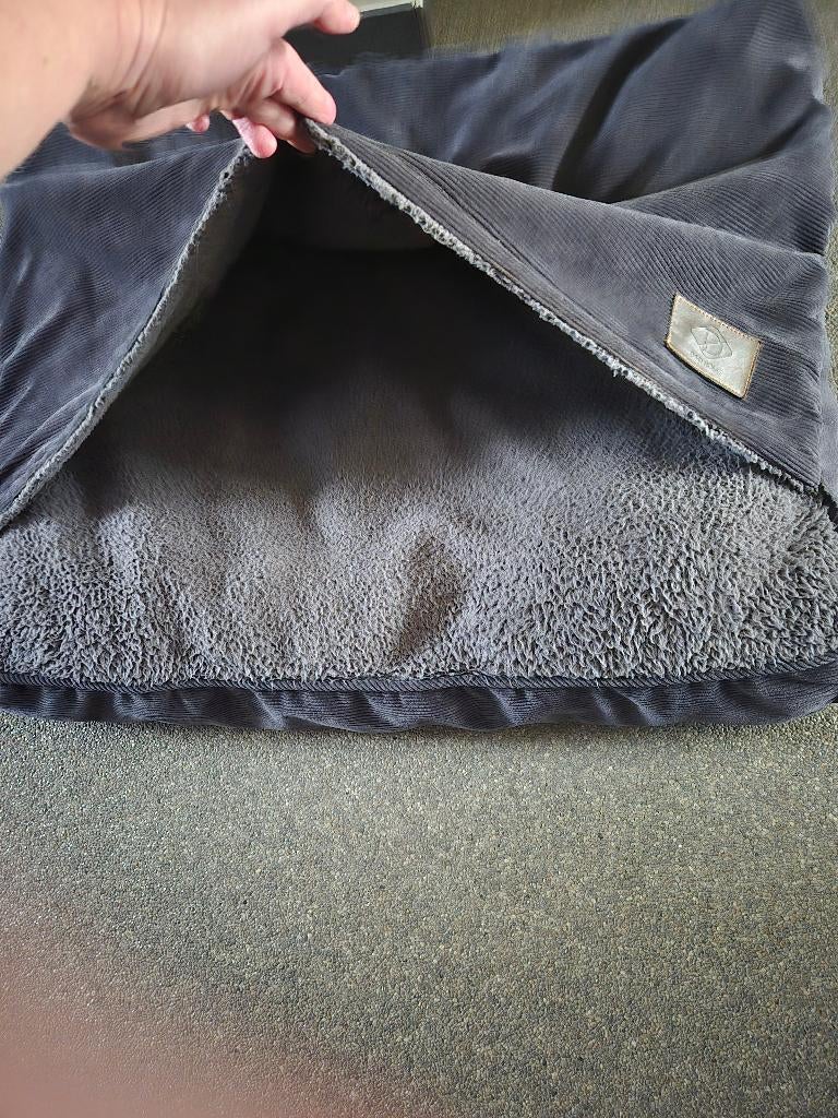 D&D kussen TOPSTAAT/ slaapzak 80X60X15, Dieren en Toebehoren, Hondenmanden, Zo goed als nieuw, Ophalen