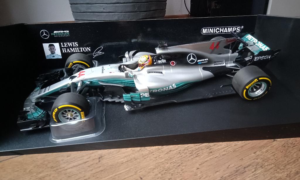 Minichamps Mercedes W08 Lewis Hamilton Spanish GP F1 1/18, Ophalen of Verzenden, Zo goed als nieuw, Auto, MiniChamps