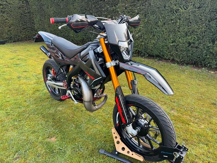 Rieju MRT 50 Pro – Zo goed als nieuw – veel dure onderdelen!, Fietsen en Brommers, Brommers | Overige merken, Zo goed als nieuw