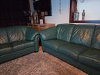 Twee en drie zits bank. Groen. Gratis wegens verhuizing., Huis en Inrichting, Banken | Bankstellen, Ophalen, Gebruikt, 150 tot 200 cm