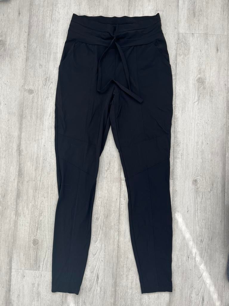 Zwarte broek van Studio Anneloes in maat XS, Kleding | Dames, Broeken en Pantalons, Zwart, Ophalen of Verzenden, Zo goed als nieuw