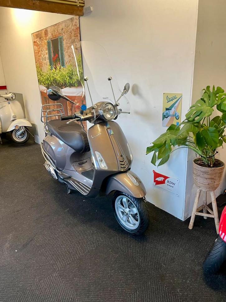 Vespa Primavera 50 4T Touring // 2017 // Brons // Brom 45 KM, Fietsen en Brommers, Scooters | Vespa, Zo goed als nieuw, Overige modellen