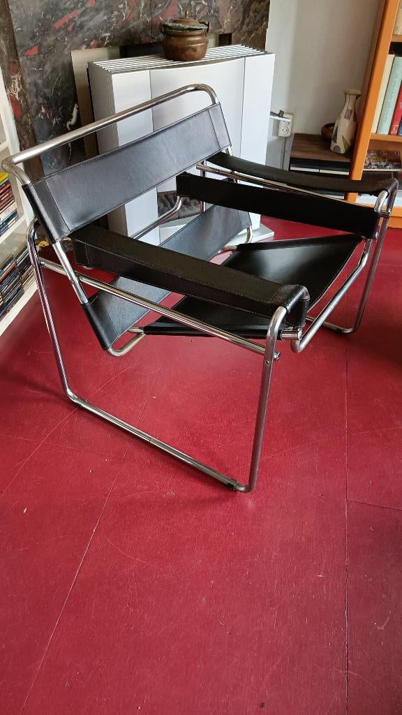 Vintage Bauhaus Breuer Wassily chair buisframe zwart leer, Gebruikt, Vintage Bauhaus Design, 75 tot 100 cm, Ophalen of Verzenden
