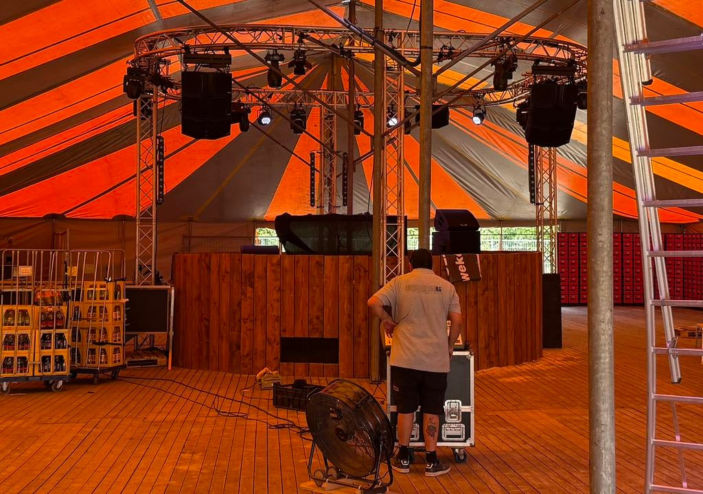 Podium rond 6 meter diameter, Ophalen, Overige houtsoorten, 50 mm of meer, Minder dan 200 cm