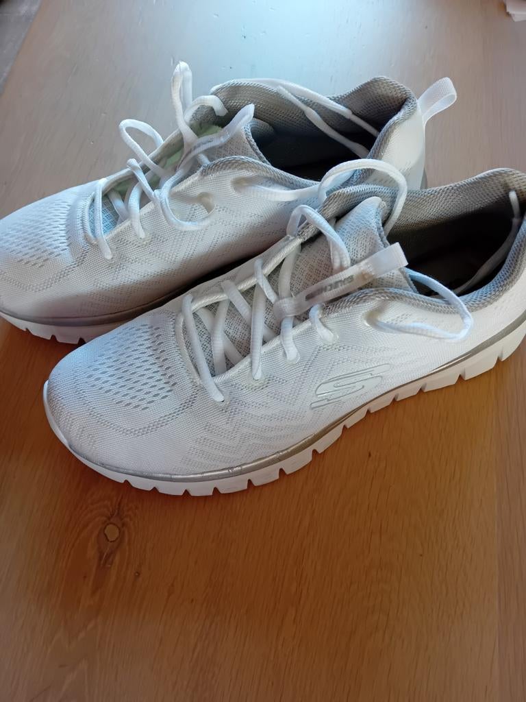 Skechers maat 41/42, Kleding | Dames, Schoenen, Skechers, Wit, Ophalen of Verzenden, Sneakers of Gympen