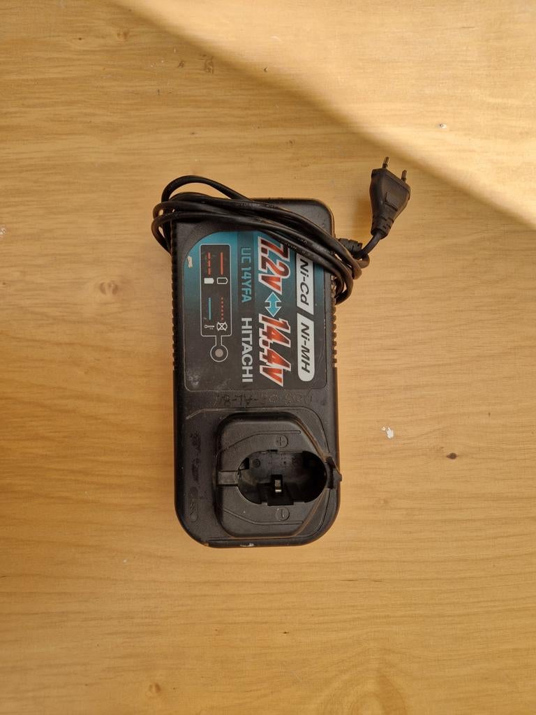 Diverse accu opladers: Hitachi, Makita en Bosch, Ophalen, Boor- en Schroefmachine