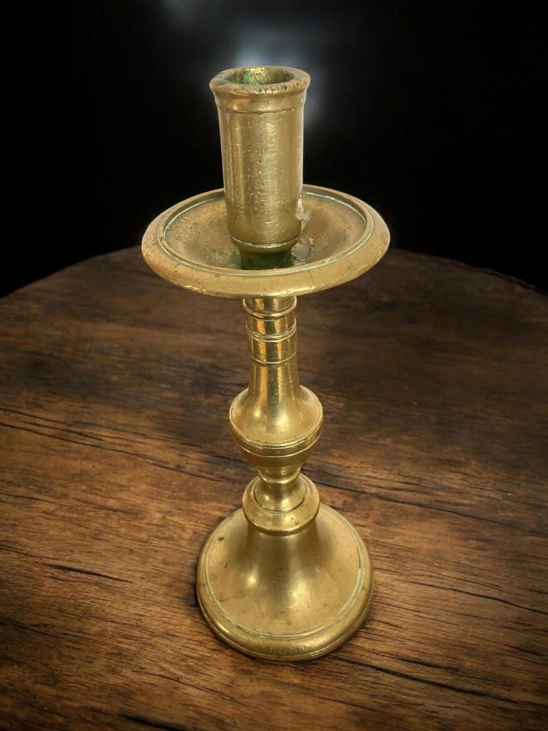 Paar antieke 17/18e eeuwse kandelaars, stijl Van Heemskerk, Ophalen of Verzenden, Koper of Brons