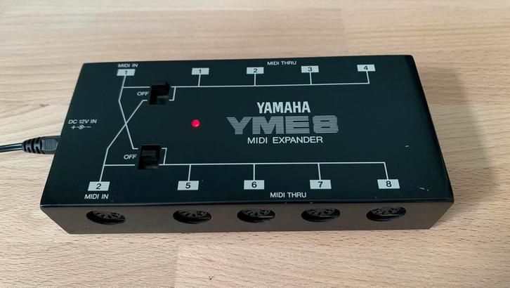 Yamaha YME8 Midi expander thru box - 1, Muziek en Instrumenten, Midi-apparatuur, Gebruikt, Ophalen of Verzenden