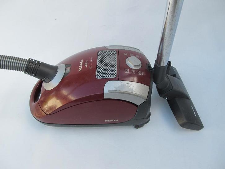 Zeer krachtige 2000 watt Miele stofzuiger rood, Witgoed en Apparatuur, Stofzuigers, Gebruikt, 1600 tot 2000 watt, Stofzak, Ophalen
