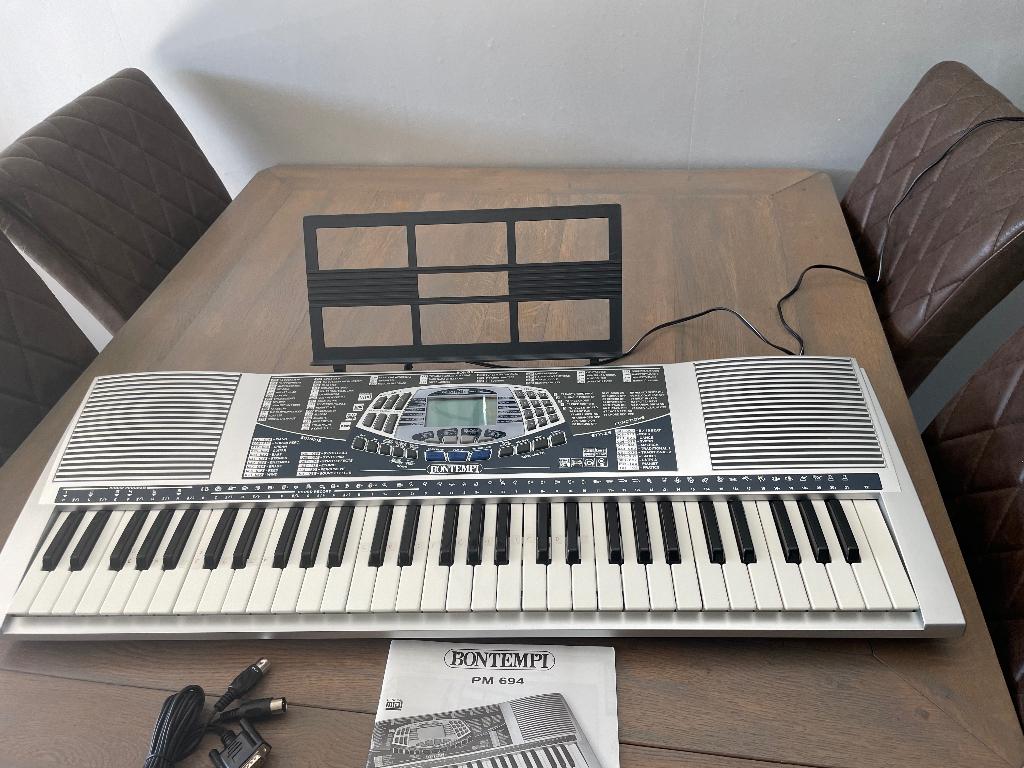 KEYBOARD BONTEMPI PM 694 weinig bespeeld + lesboeken, Muziek en Instrumenten, Keyboards, Ophalen, Zo goed als nieuw, 61 toetsen