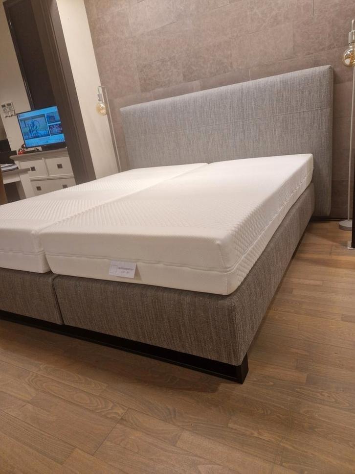 2 splinternieuwe exclusieve matrassen 60% showroom korting, Huis en Inrichting, Slaapkamer | Matrassen en Bedbodems, Nieuw, 90 cm
