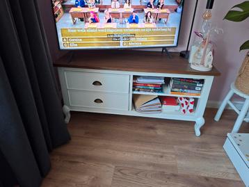 Tv kast beschikbaar voor biedingen