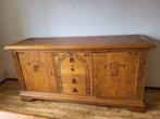 Antieke dressoir met houtsnijwerk., Huis en Inrichting, Kasten | Dressoirs, Ophalen, Gebruikt, 150 tot 200 cm, Met deur(en)