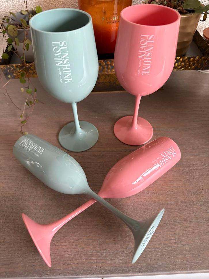 Set van 4 kunststof Wijnglazen, Riviera Maison, Huis en Inrichting, Keuken | Keukenbenodigdheden, Zo goed als nieuw, Ophalen of Verzenden