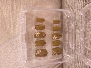 Handgemaakt press on nails beschikbaar voor biedingen