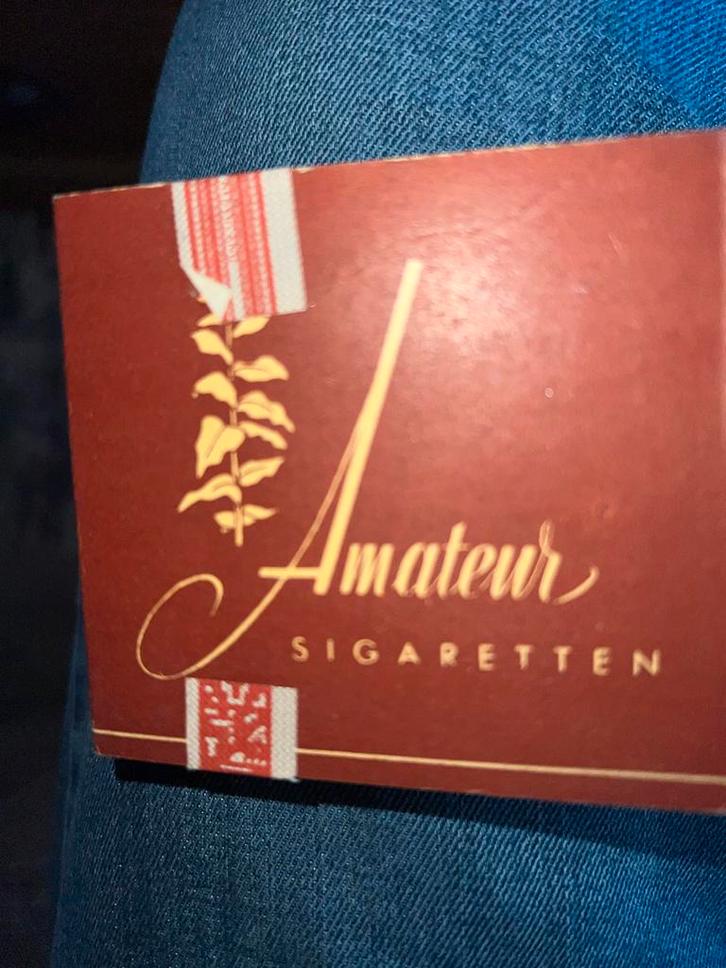 Amateur Sigaretten WOII - Louis Dobbelman Waddinxveen, Verzamelen, Rookartikelen, Aanstekers en Luciferdoosjes, Gebruikt, Tabaksdoos of Verpakking