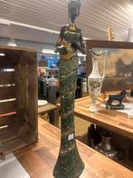 Afrikaans standbeeld met vaas, Ophalen