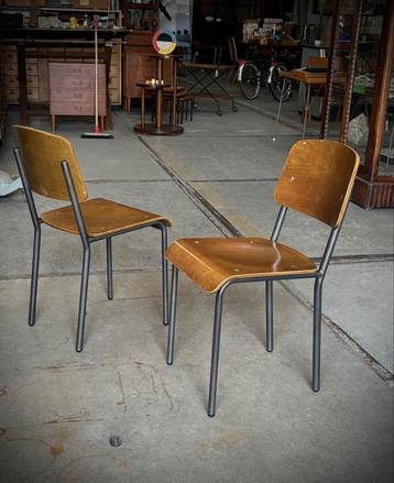 Partij stoelen (50x) beschikbaar voor biedingen
