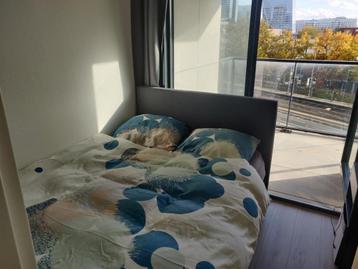 Comfortabele zwarte boxspring 140x200cm beschikbaar voor biedingen