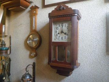 Houten WANDKLOK klok regulateur slag uurwerk glas eikenhout beschikbaar voor biedingen