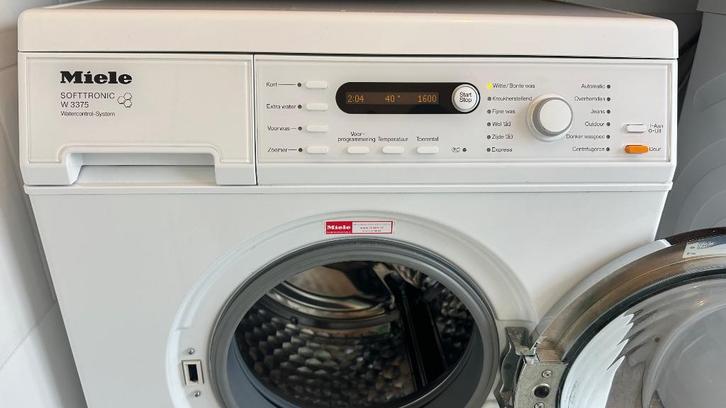 Miele SOFTTRONIC W 3825 – Wasmachine met 1600 toeren, Witgoed en Apparatuur, Wasmachines, Gebruikt, Voorlader, 6 tot 8 kg, 85 tot 90 cm