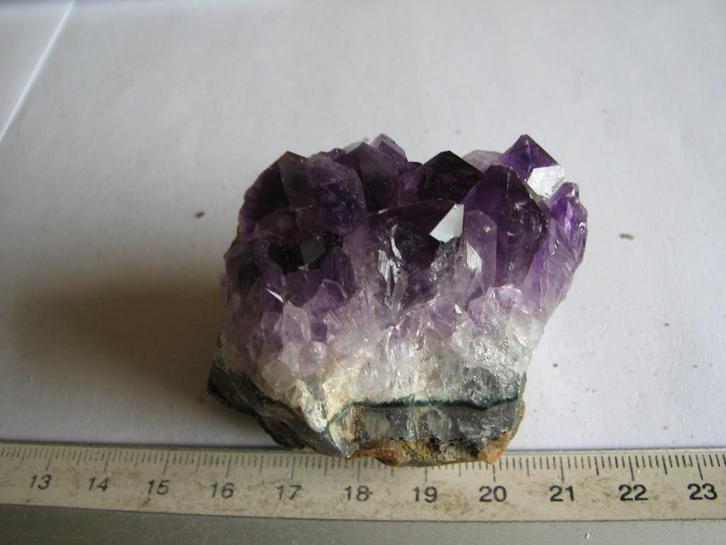 Dieppaars Amethist uit Uruguay.nr 137, Verzamelen, Mineralen en Fossielen, Mineraal, Verzenden