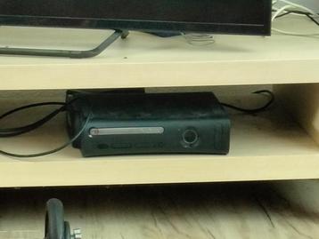 xbox 360 met 4 spellen beschikbaar voor biedingen