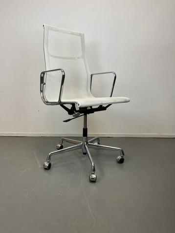 1 Vitra Eames Ea119 bureaustoel Wit netweave beschikbaar voor biedingen