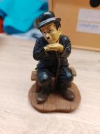 Charlie Chaplin zittend op bankje., Verzamelen, Ophalen of Verzenden, Zo goed als nieuw, Mens