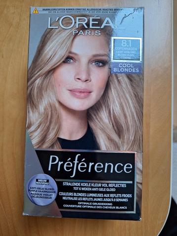 Haarverf, cool blondes beschikbaar voor biedingen