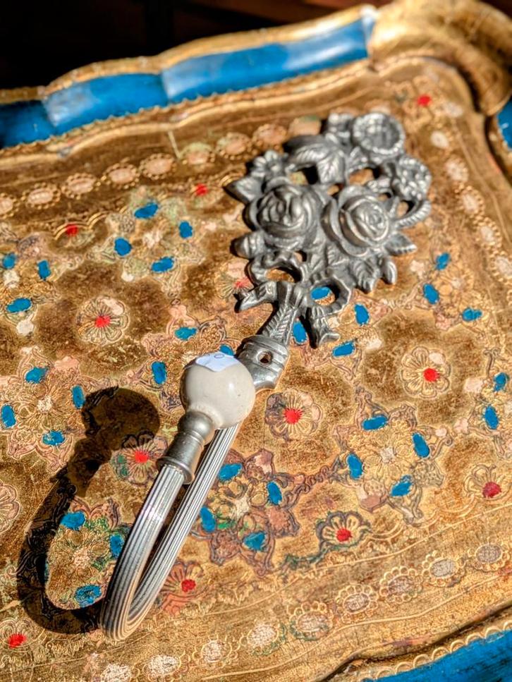 Brocante Wandhaak Rozen, Huis en Inrichting, Woonaccessoires | Kapstokken, Zo goed als nieuw, Wandhaken, Minder dan 100 cm, Metaal