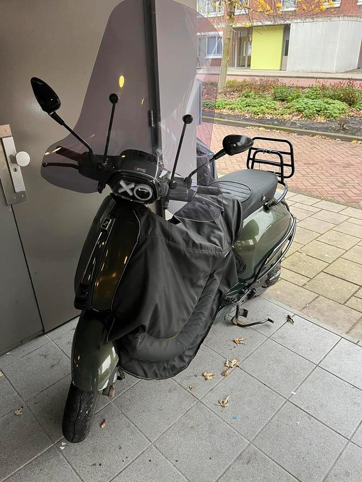 Vespa 49 cc, Fietsen en Brommers, Snorfietsen en Snorscooters, Zo goed als nieuw, Vespa, Benzine, Ophalen of Verzenden