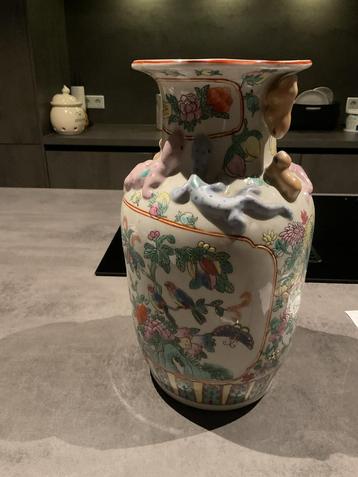 Vintage Chines Handpainted Porcelain Vase beschikbaar voor biedingen