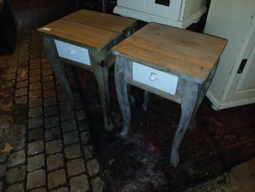 Vintage houten nachtkastjes I.z.g.s  beschikbaar voor biedingen