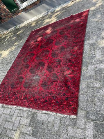 Gigantisch groot oud kleed beschikbaar voor biedingen
