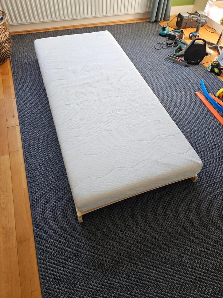 Lattenbodem en matras 80x180, Huis en Inrichting, Slaapkamer | Matrassen en Bedbodems, Zo goed als nieuw, Bedbodem, 80 cm, 190 cm of minder