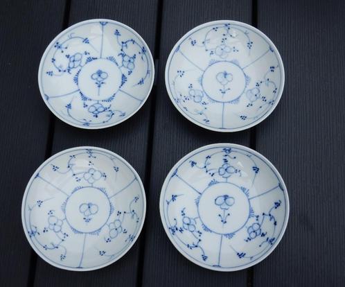 4 oude /antieke schaaltjes Chinees? Saksisch blauw Stroblume, Antiek en Kunst, Antiek | Servies los, Ophalen of Verzenden