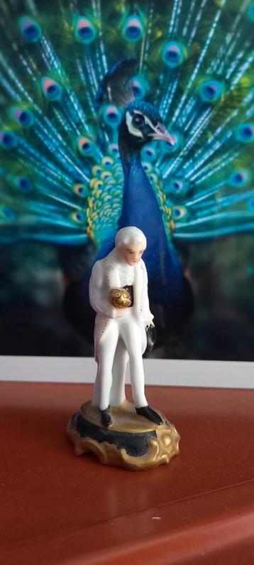 Rosenthal miniatuur Beeldje heer met bloemen en hoed beschikbaar voor biedingen