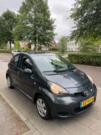 Toyota Aygo 1.0 12V Vvt-i 5DRS 2010 Grijs, Auto's, Toyota, Voorwielaandrijving, Stof, Zwart, 4 stoelen