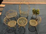Vintage metalen mini poppenhuis meubels en rozenboog, Ophalen of Verzenden, Gebruikt, Poppenhuis