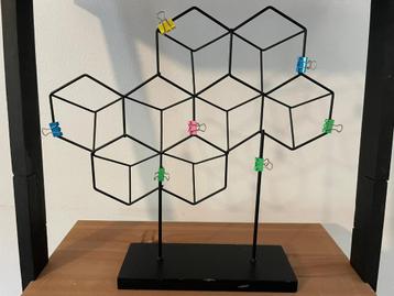 Geometric Photo/Memo Display Stand beschikbaar voor biedingen