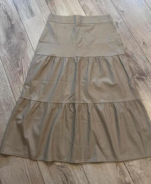 RINASCIMENTO beige imitatie leren  maxi rok maat M, Kleding | Dames, Rokken, Zo goed als nieuw, Beige, Knielengte, Ophalen of Verzenden