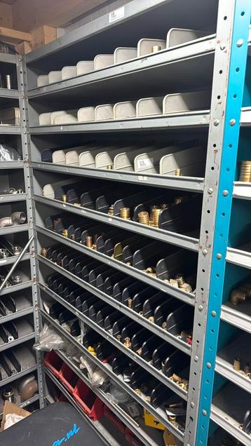 Partij Messing Tule Bochten, Huiddoorvoeren & Kogelkranen beschikbaar voor biedingen