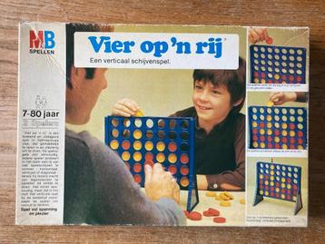 Vintage MB vier op een rij (voor 2 spelers, 8+ jaar) beschikbaar voor biedingen