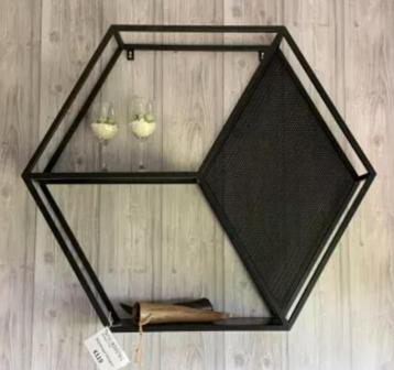 Wandrek hexagon beschikbaar voor biedingen