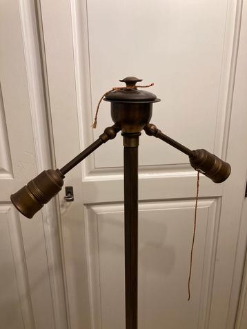 Antieke jaren 20 lamp beschikbaar voor biedingen