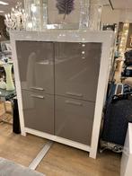 4 deur kast van onze showroom, Huis en Inrichting, Kasten | Buffetkasten, Met deur(en), 25 tot 50 cm, 100 tot 150 cm, 100 tot 150 cm