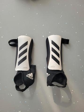 Adidas Scheenbeschermers met Enkelbeschermer beschikbaar voor biedingen